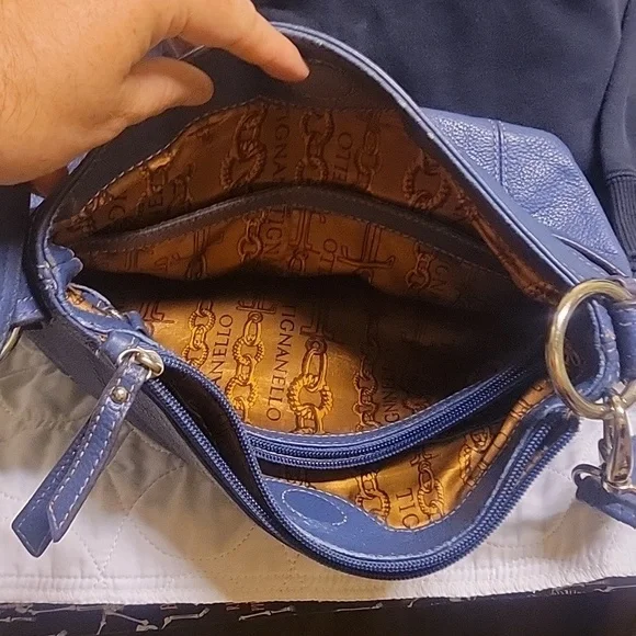 Tignanello Woman's blue leather purse. Beautiful, luxurious, minimal call outs - Picture 4 of 8